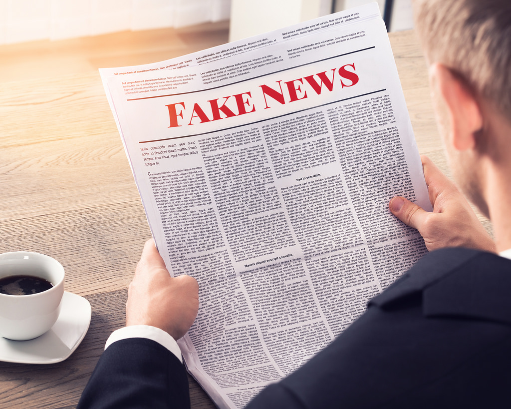 Fake news Decodex Samuel Laurent complotisme, conspirationnisme, fake news