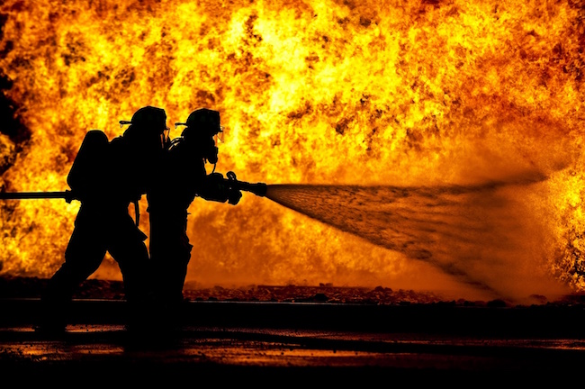 Incendie dans un centre commercial à Mandalay en Birmanie