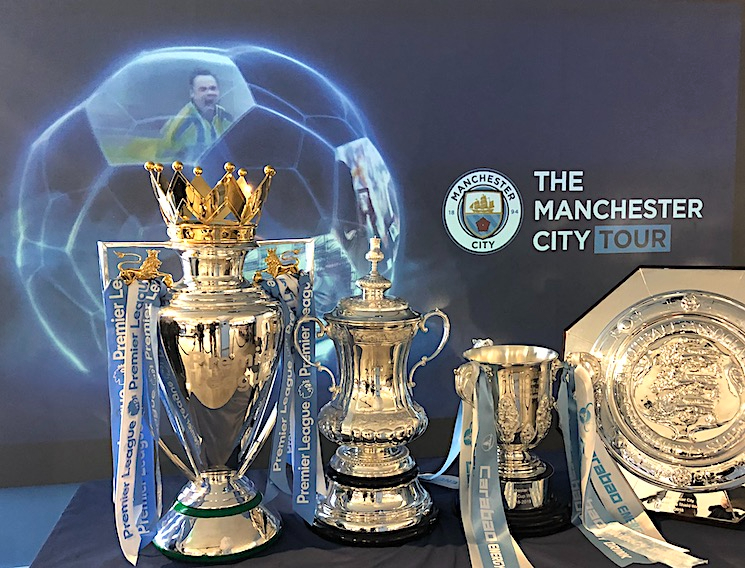 Certains des trophées du club de Manchester City