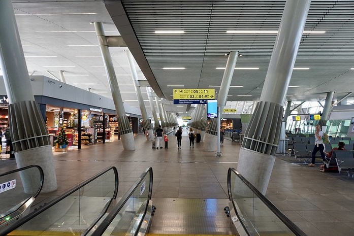 l'aeroport de santiago est vide