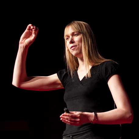 Catherine Heymans lors d'une conférence TedX