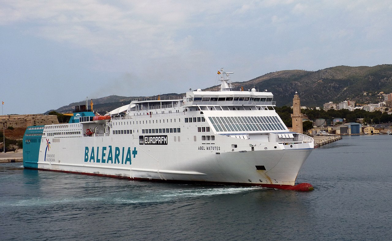 Un bateau de la compagnie Balearia à Dénia