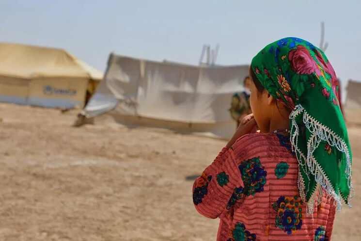 Petite afghane dans un camps de réfugiés 