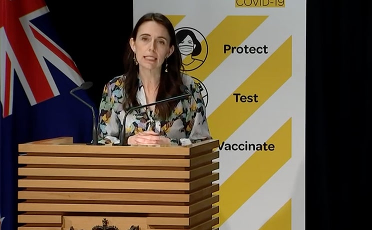 Jacinda Arden lors de sa conférence de presse