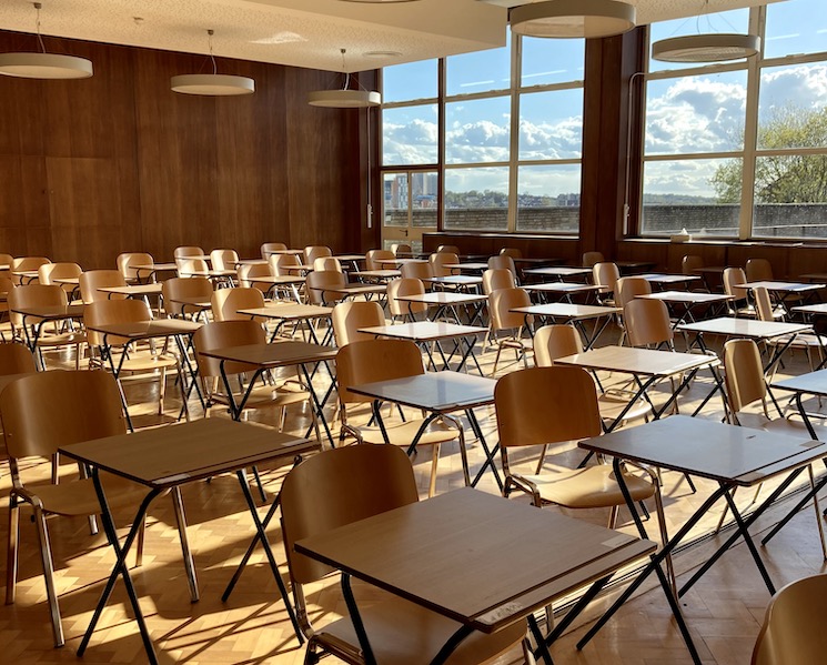 Salle de classe ensoleillée au Lycée winton Churchill de Londres