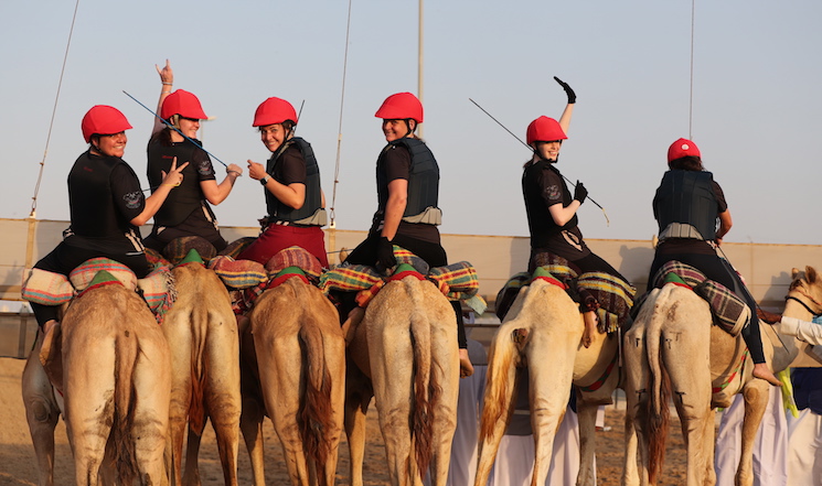 course chameaux femmes dubai 