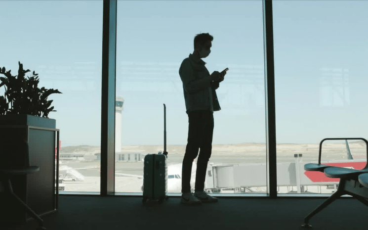 Un passager dans un aéroport au Maroc