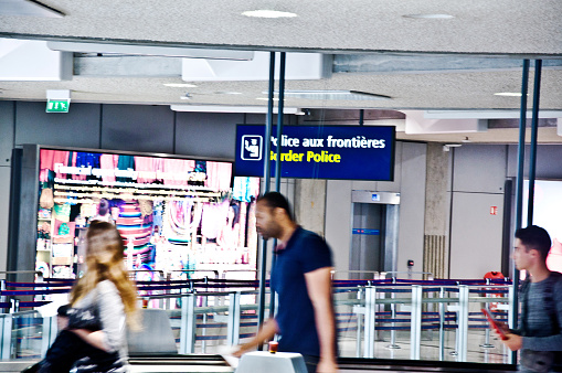 A la police aux frontières en France