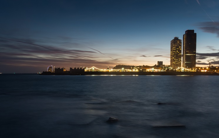 vue nocturne de Barcelone