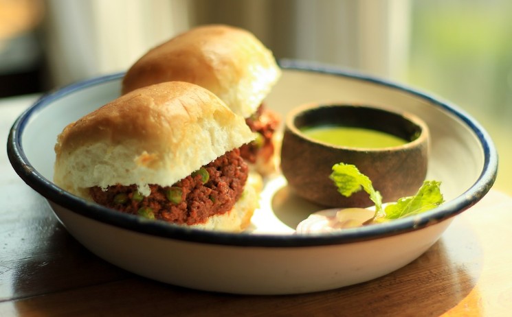 Des Pav avec du kheema servis à Bombay