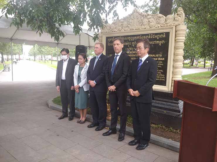 Minute de silence au Cambodge