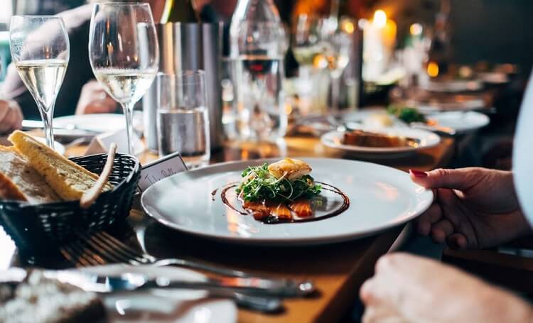 plat dans un restaurant