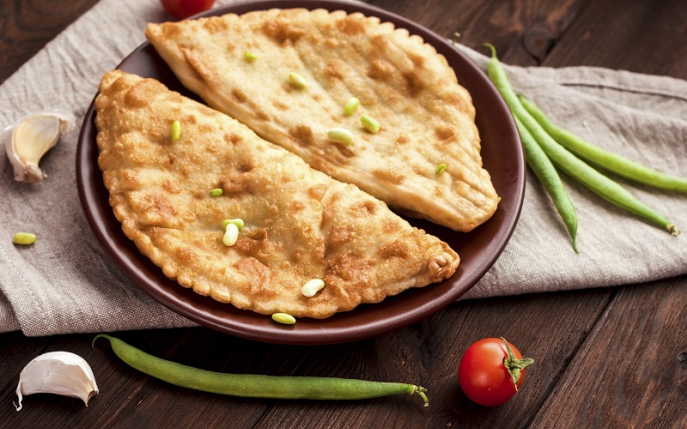 Le suberek, beignet roumain farci de viande de mouton ou de fromage