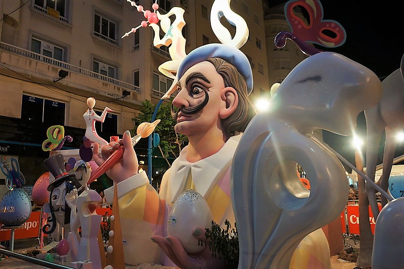 une hoguera lors des festivites a alicante en 2022