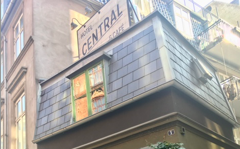 le café central à Copenhague, le plus petit hôtel de la ville 