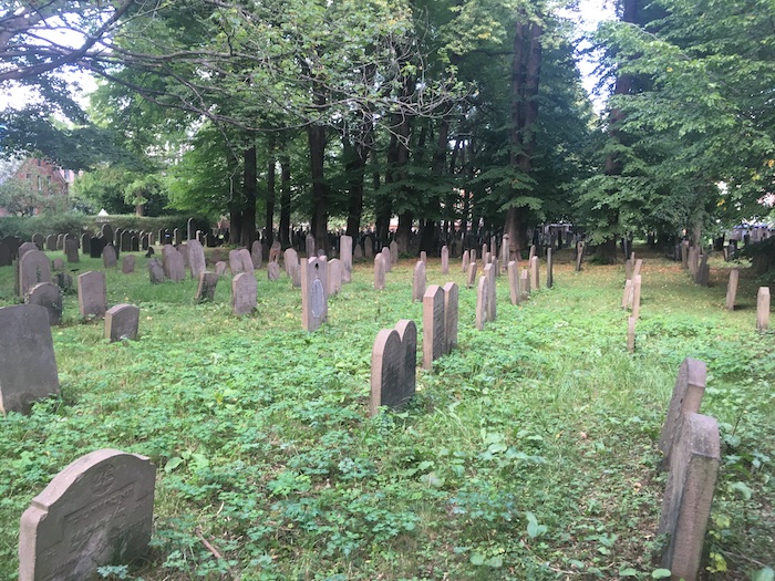 le cimetière juif de Copenhague dans le quartier de Nørrebro