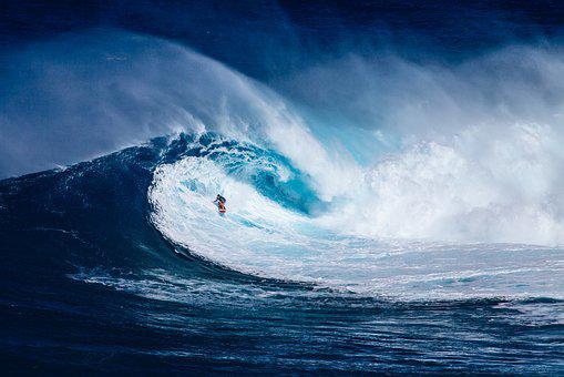 Johanne Defay a remporté la 6ème épreuve du championnat de surf en Indonésie