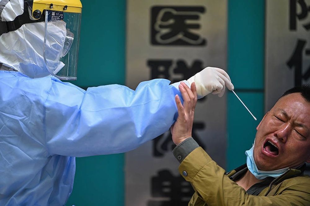 covid en chine un homme pcr test refuse d'etre teste