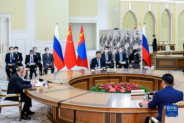 xi jinping et vladimir poutine en reunion 