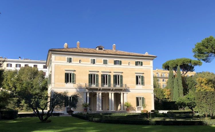 façade dela villa bonaparte à rome