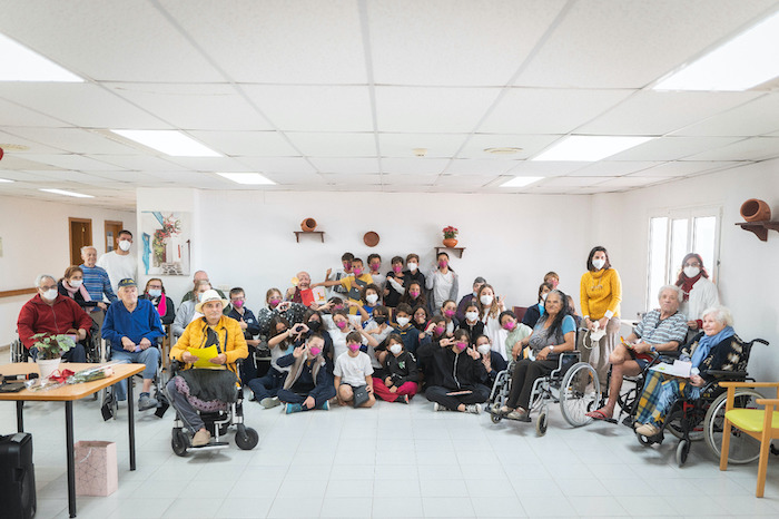 eleves de 6eme et personnes âgées