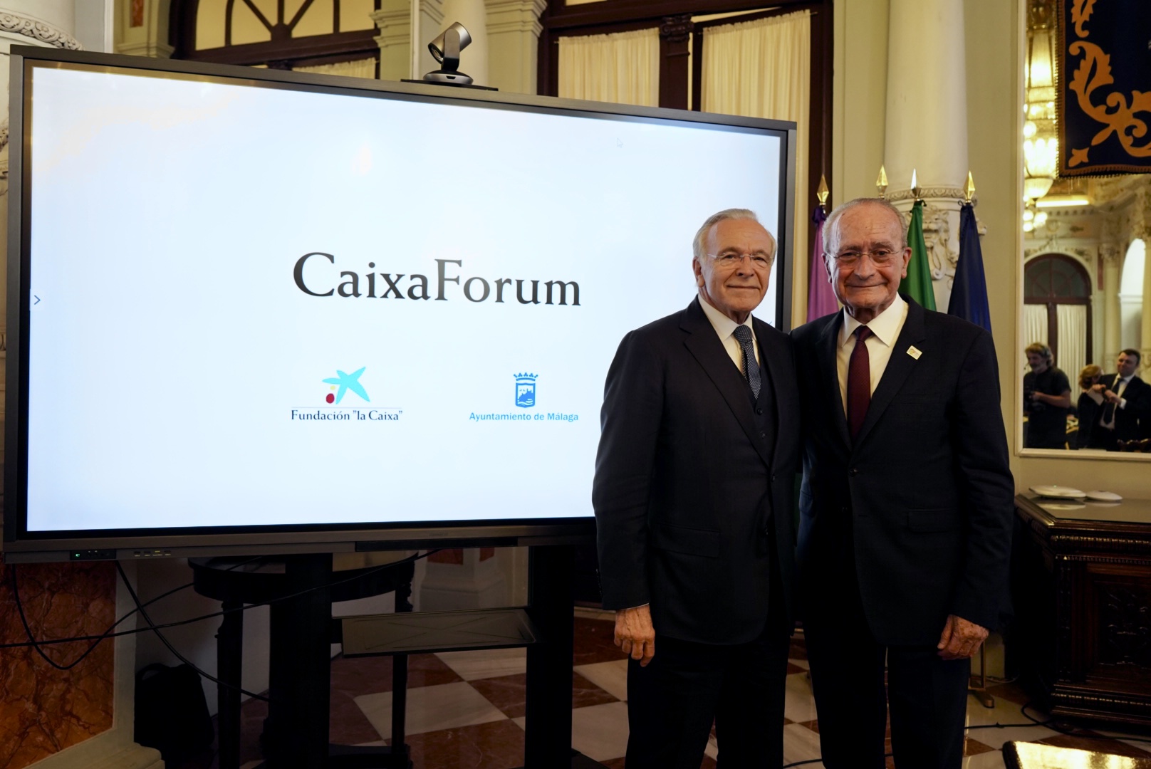 Francisco de la Torre, et le président de la Fondation "la Caixa", Isidro Fainé, ont signé jeudi un accord pour la création d'un nouvel équipement culturel CaixaForum dans la ville de Malaga