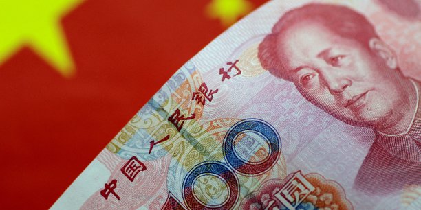 billet de 100 yuan avec drapeau chinois