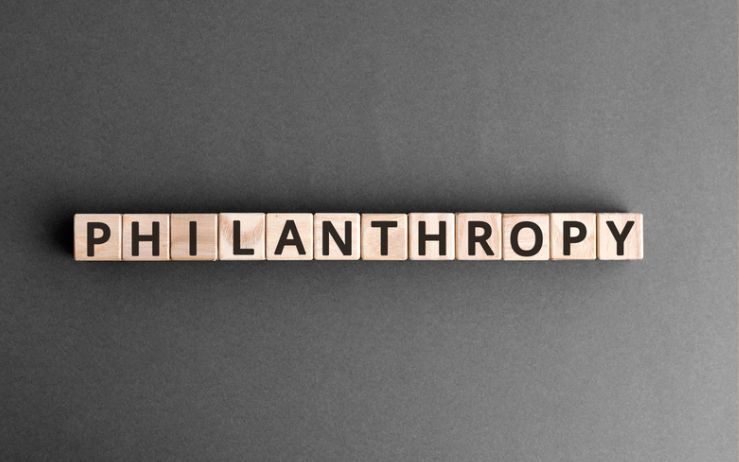 cubes de lettres format le mot philanthropy