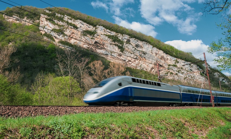 Treni sospesi tra Francia e Italia a seguito di un’imponente frana