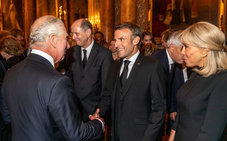macron king charles meet