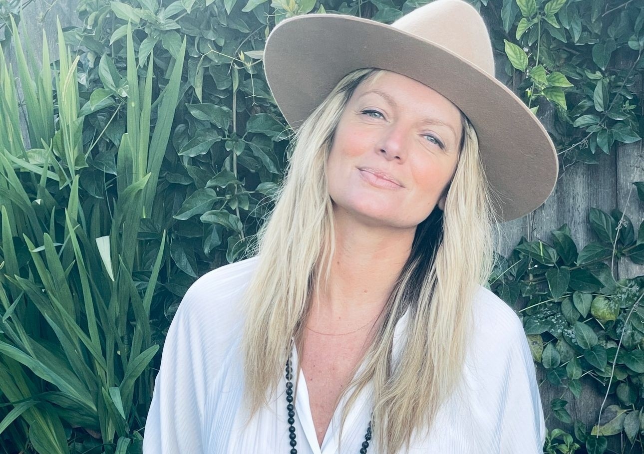 In Los Angeles, Barbara Guillaume sublimates the skin of stars with Circa 1970