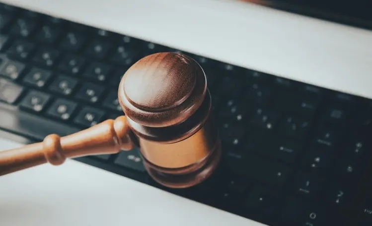 Le licenciement technologique et IA : perspectives comparées en droit du travail