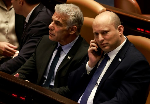 Après des heures de retard et des tractations de coulisses, les députés israéliens ont voté jeudi la dissolution du Parlement ouvrant ainsi la voie à des cinquièmes élections en moins de quatre ans et à l'entrée en scène du centriste Yaïr Lapid comme Premier ministre intérimaire