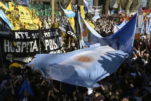 manifestations apres l'attentat contre Kirchner