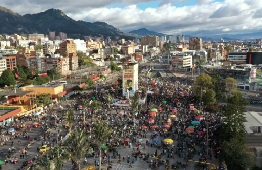des manifestants dans les rues de Colombie