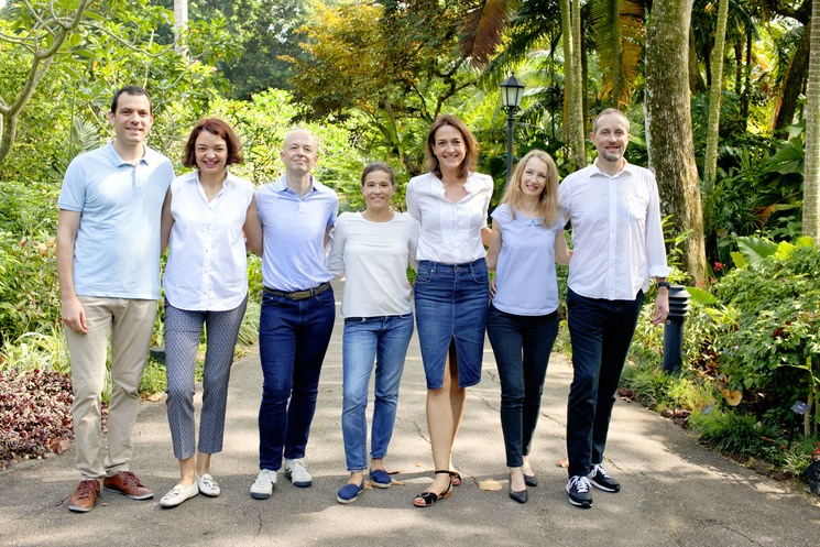 groupe de personne dans la foret