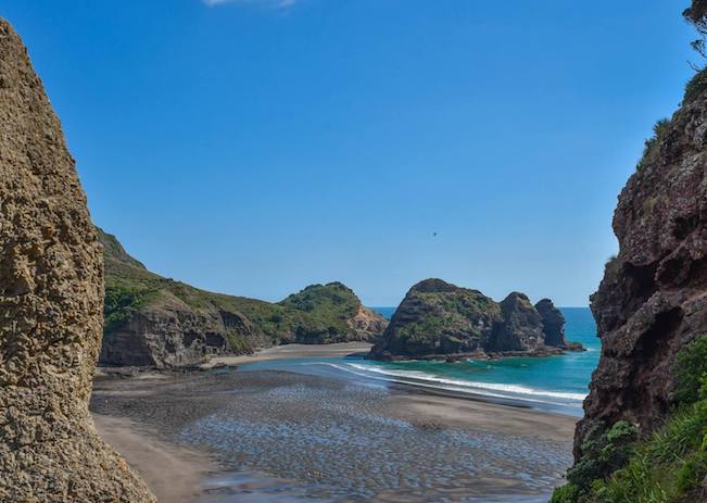 escapades tours piha guide français 