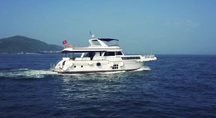 yacht charter hong kong