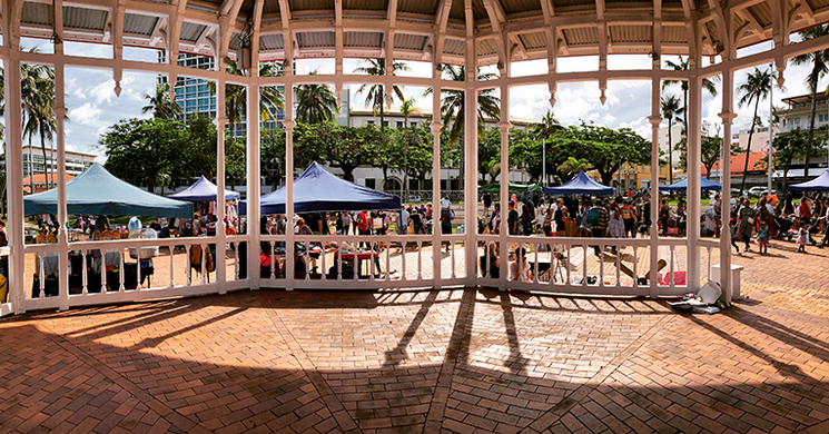 Plus de 200 exposants se sont réunis Place des cocotiers à Nouméa pour un immense vide-grenier