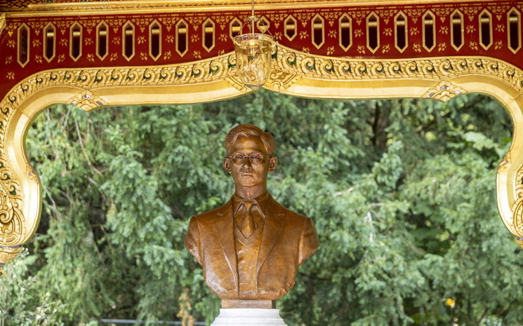 Vue du buste du roi de Thailande Bhumibol Adulyadej a Lausanne