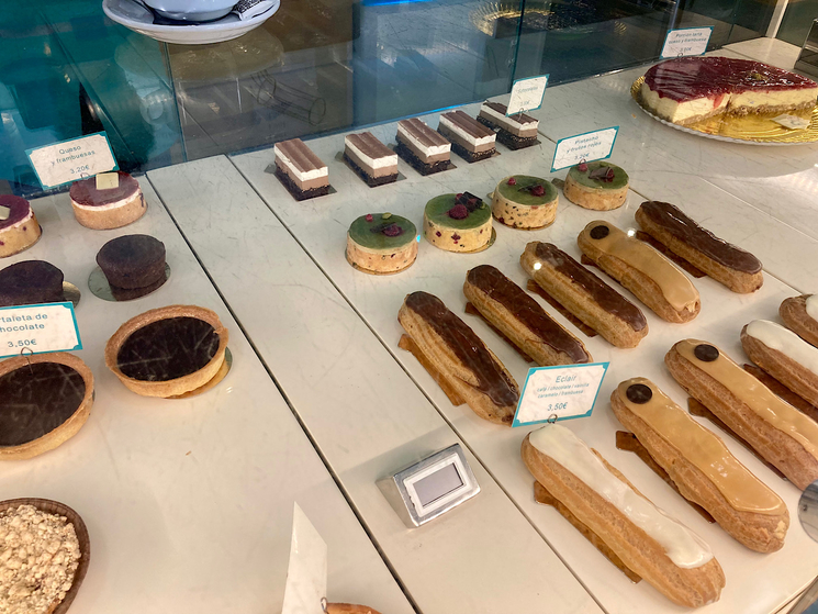 Les éclairs et autres pâtisseries Colette Seville