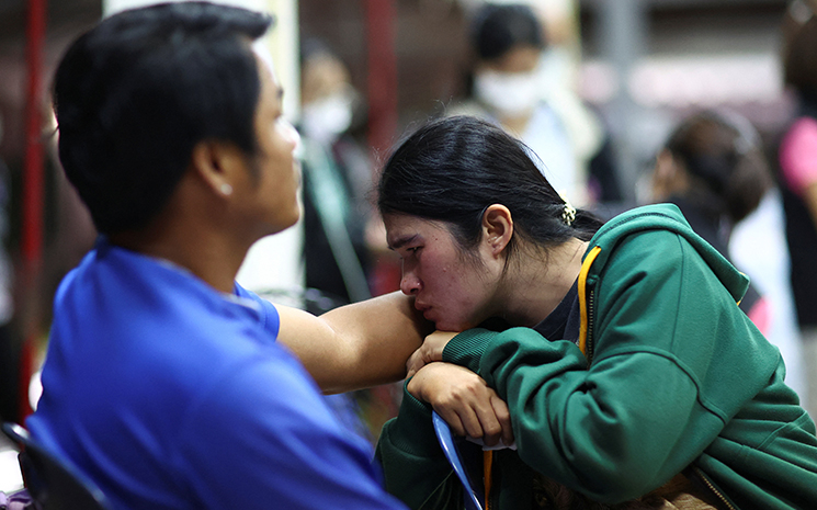 Des parents d'enfants tues dans la creche d'Uthai Sawan en Thailande sont sous le choc