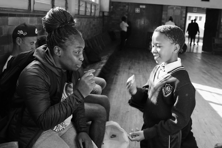 Gévrise Emane et un petit enfant