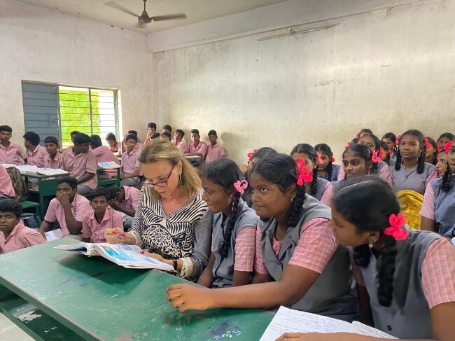 La princesse Studrza à l'école. Photo : HFI