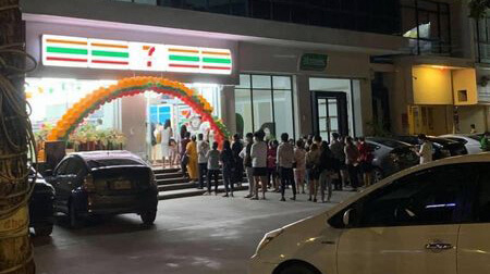 premier jour d'ouverture du premier 7 eleven de Phnom Penh