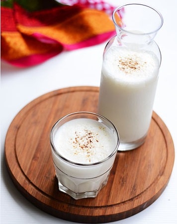 un verre de lassi