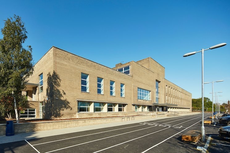 A louer au Lycée Winston Churchill de Londres 