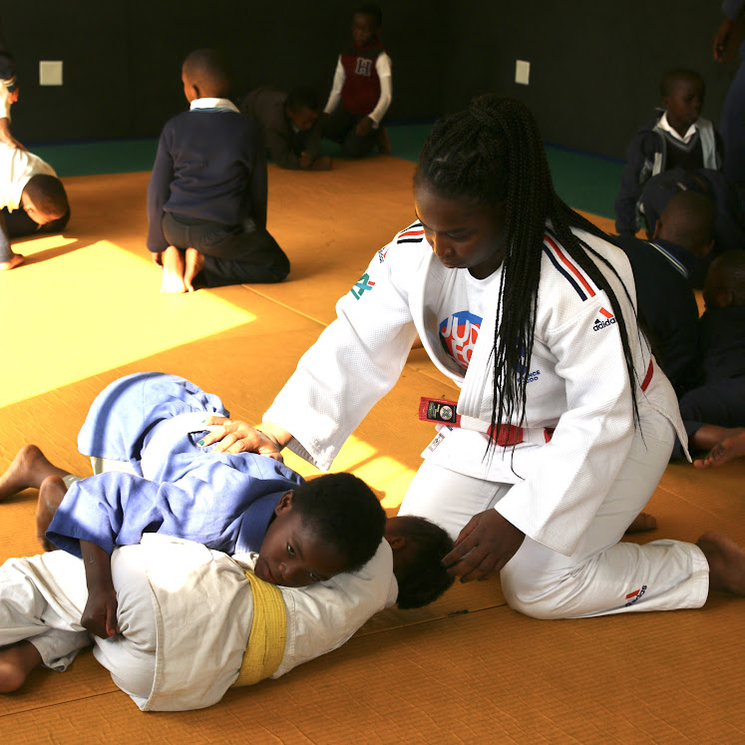 Gévrise et deux élèves de judo