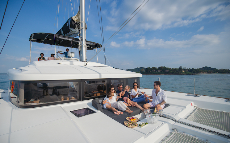 famille sut un catamaran