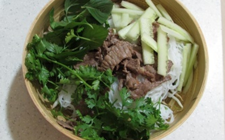 La recette du bun bo, plat traditionnel vietnamien typique 